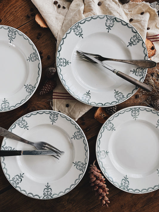 Assiettes plates terre de fer — Victorine