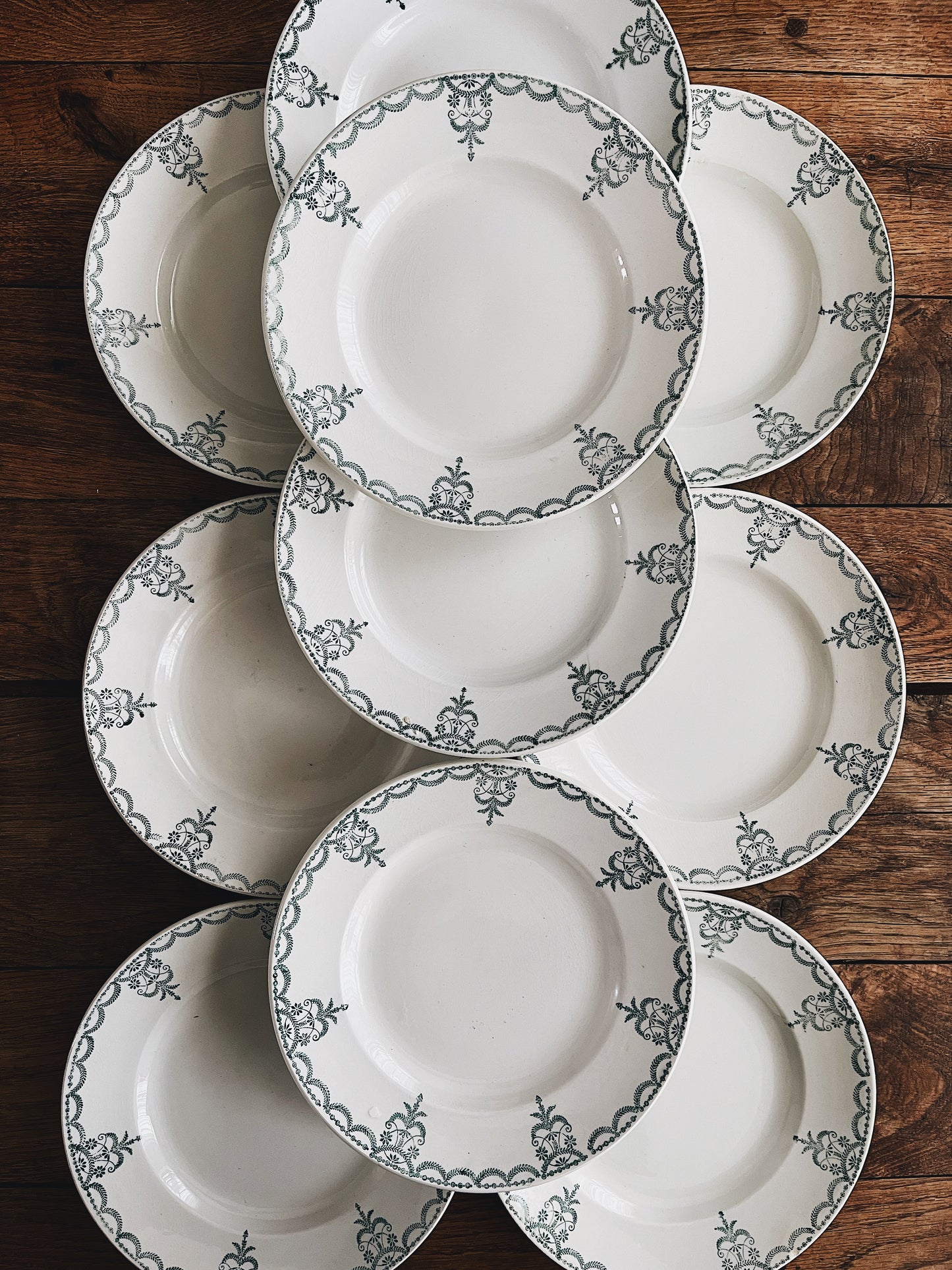 Assiettes plates terre de fer — Victorine