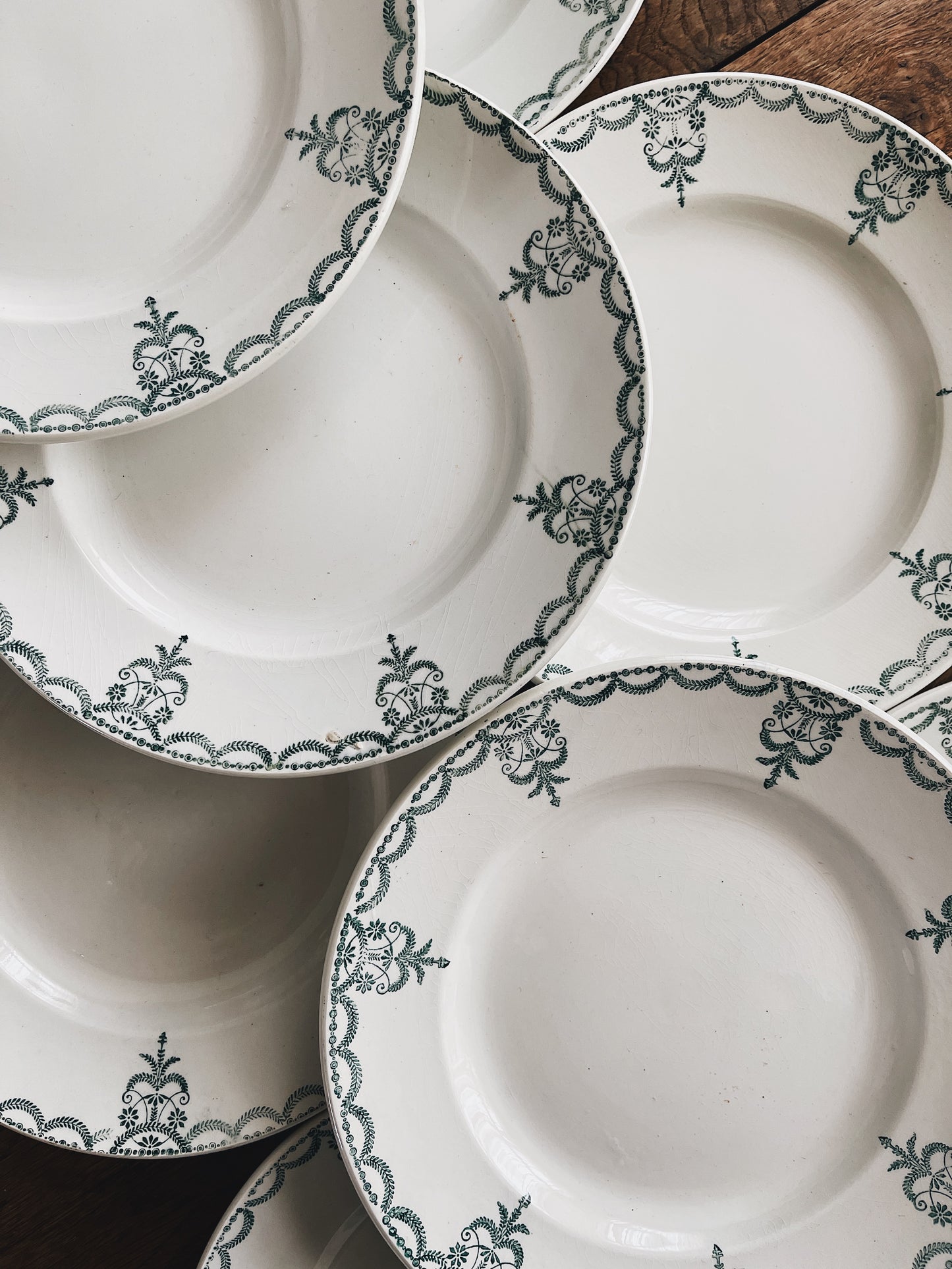 Assiettes plates terre de fer — Victorine