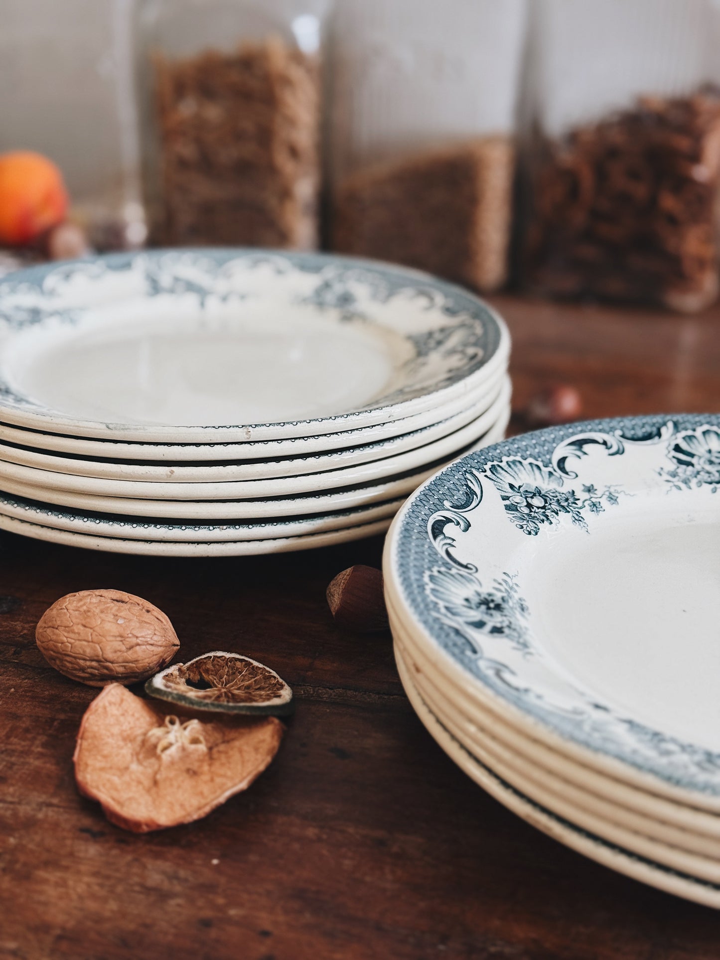 Assiettes à dessert terre de fer "La Vallière" — Victorine