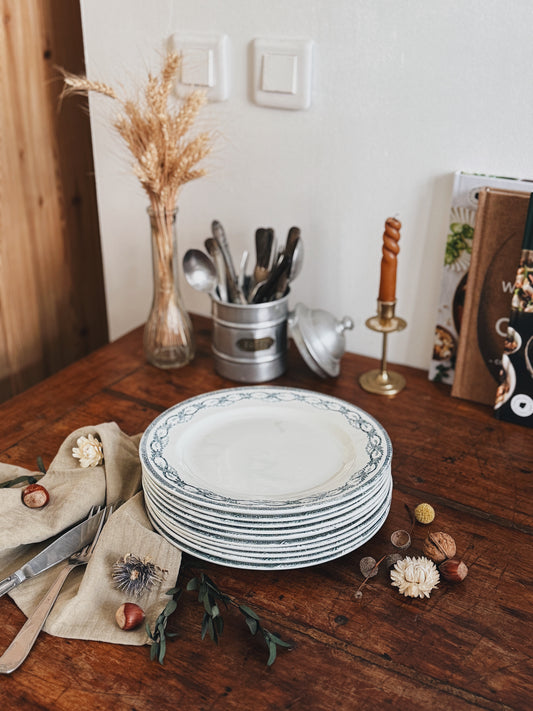 Assiettes plates terre de fer — Victorine
