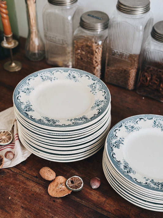 Assiettes plates terre de fer "La Vallière" — Victorine