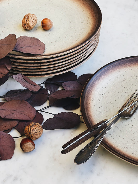 Assiettes plates en grès — Madeleine