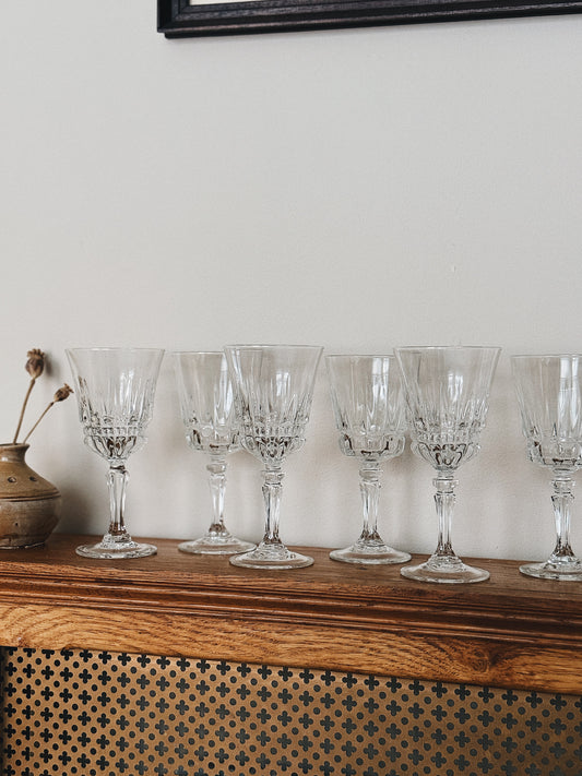 6 verres à vin dépareillés en verre — Arsène