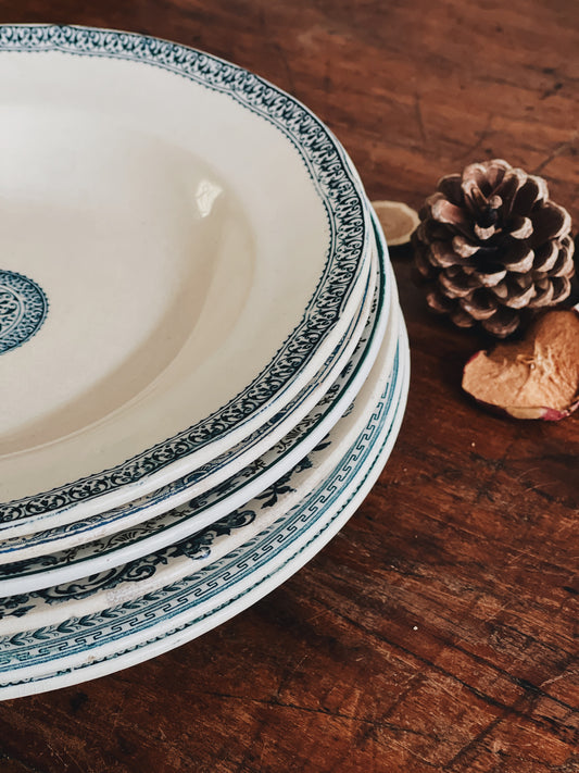 Assiettes creuses dépareillées terre de fer — Victorine