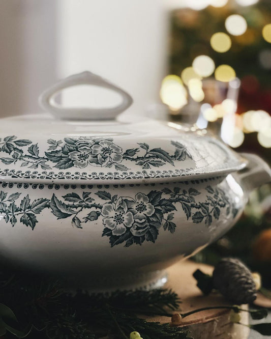 Grande soupière ancienne terre de fer — Vinciane