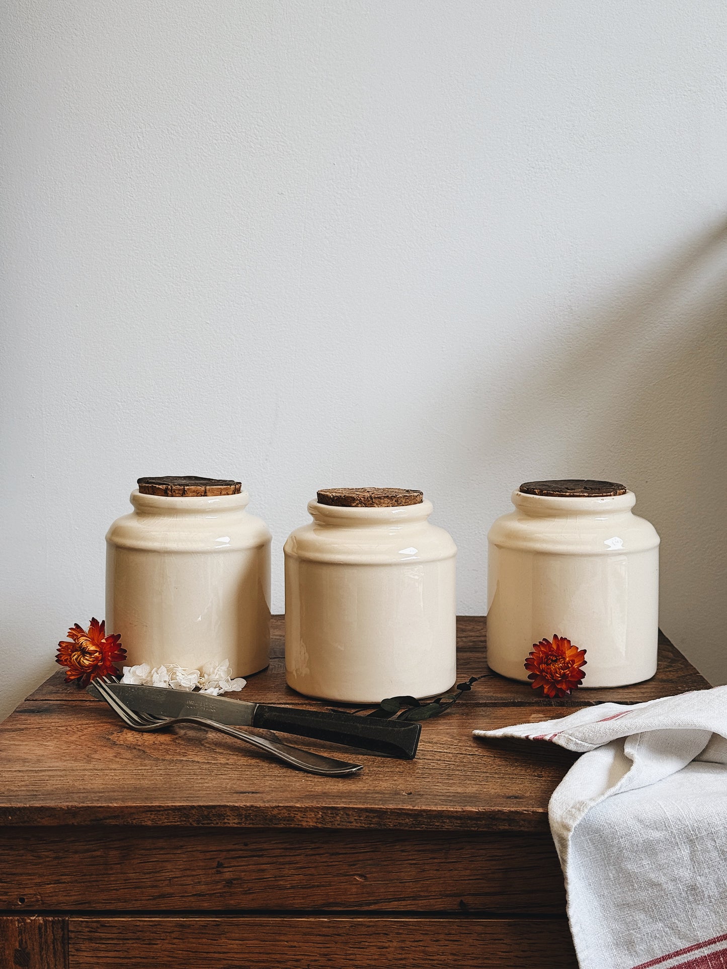 Anciens pots à moutarde en grès — Anselme