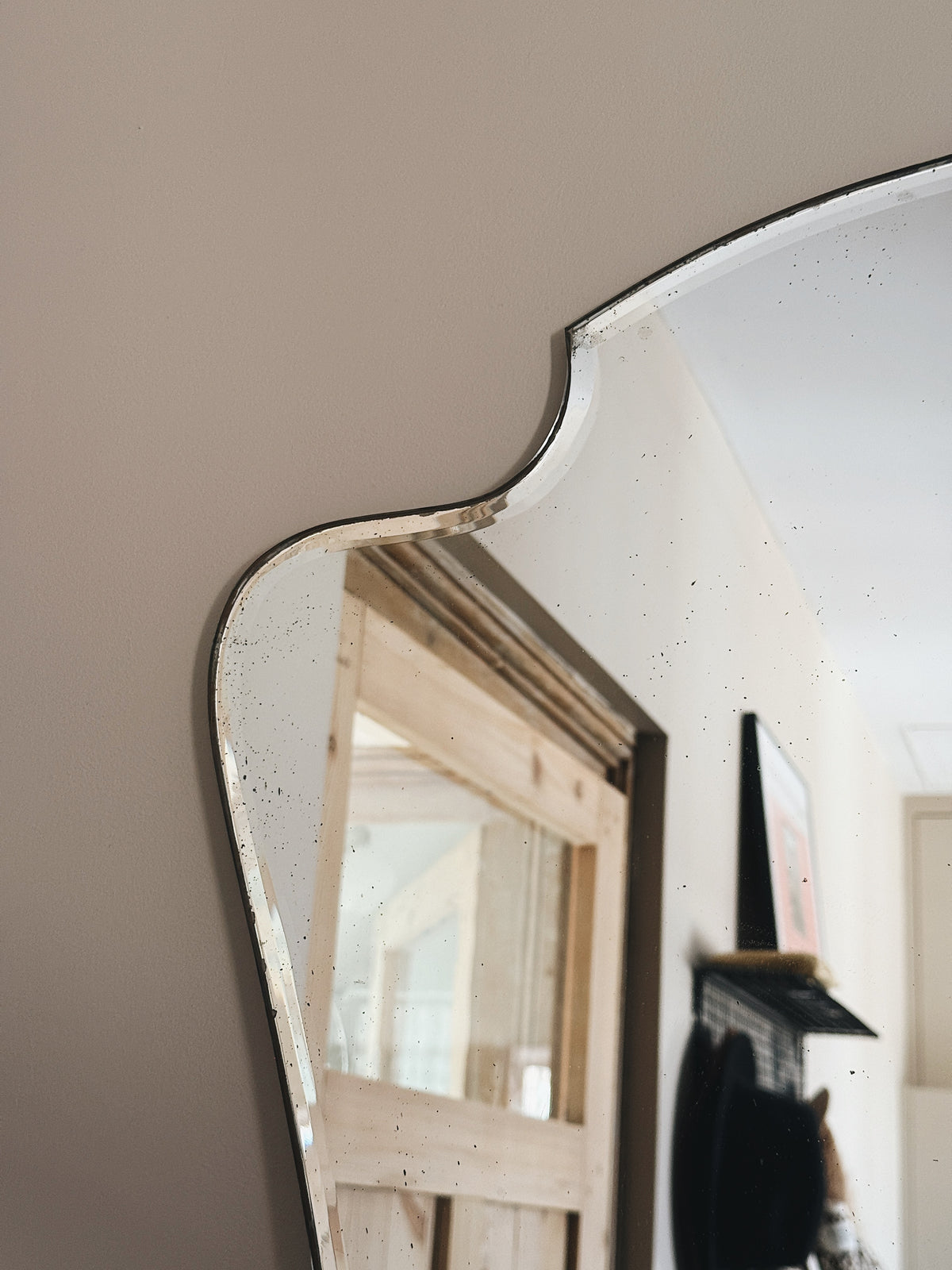 Miroir ancien biseauté — Suzanne