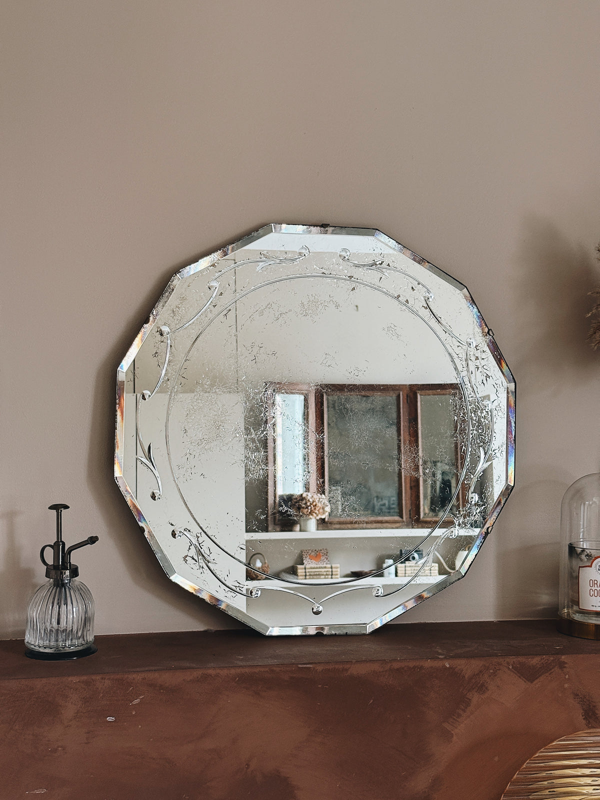 Miroir rond ancien biseauté — Lucrèce