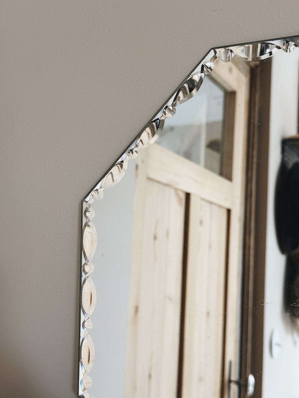 Miroir hexagonal ancien biseauté — Luce