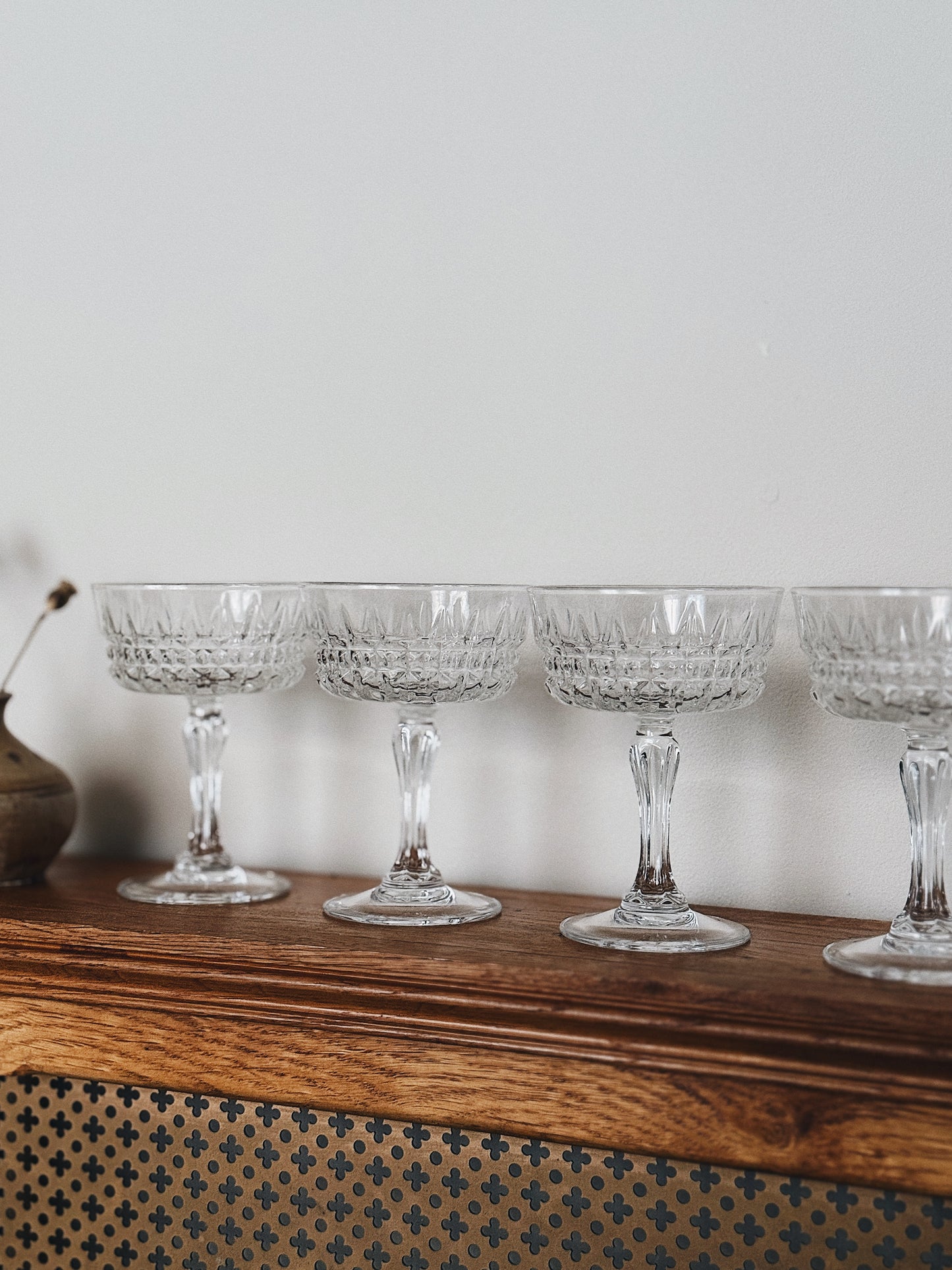 4 coupes à champagne en verre ciselé — Arsène