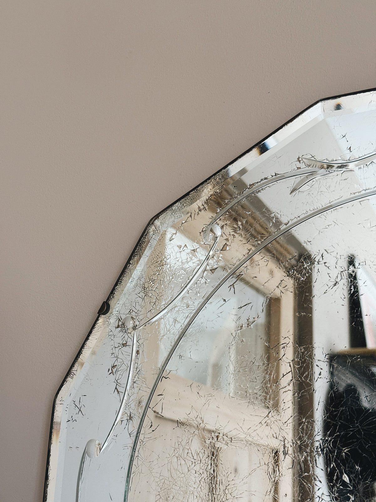 Miroir rond ancien biseauté — Lucrèce