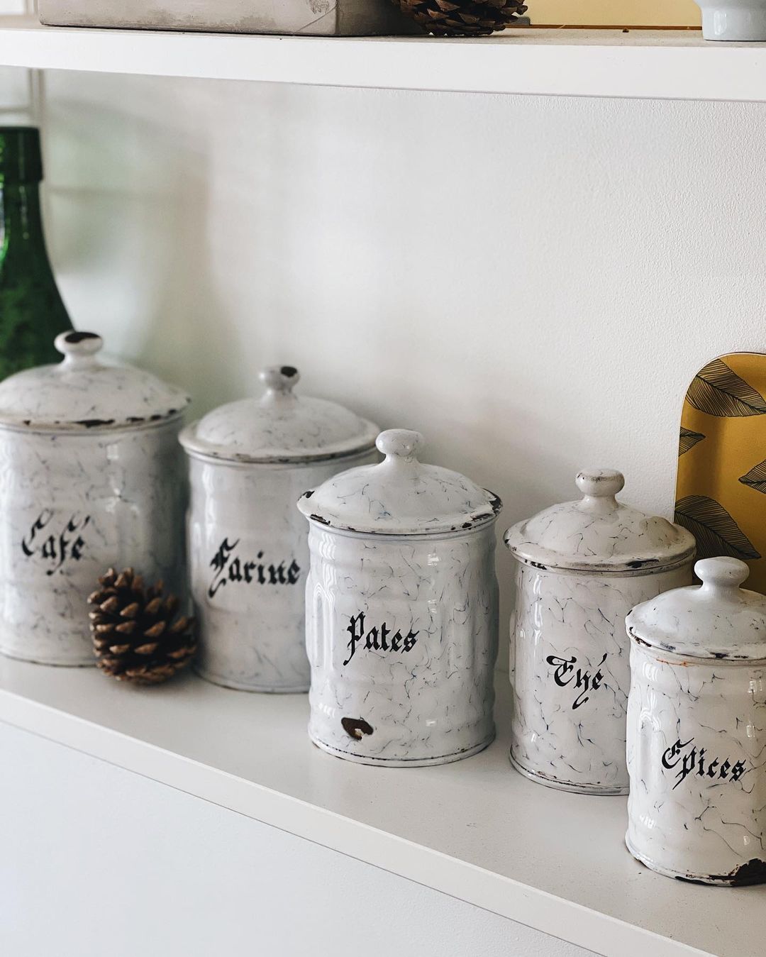 Pots à épices anciens en faïence modèle Denise – Zelda et Charlie Pots à épices anciens en faïence modèle Denise – Zelda et Charlie