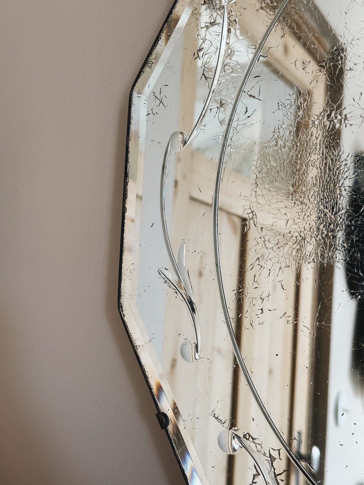 Miroir rond ancien biseauté — Lucrèce